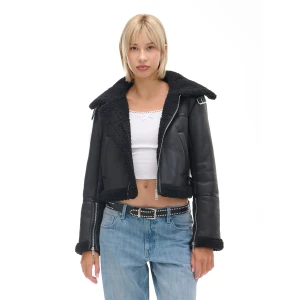 Cropp - Czarna kurtka biker z kożuchem - czarny