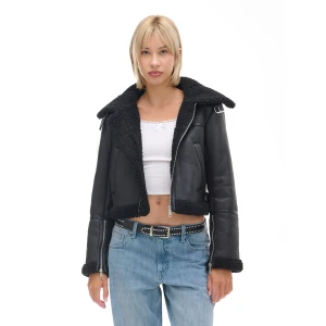 Cropp - Czarna kurtka biker z kożuchem - czarny