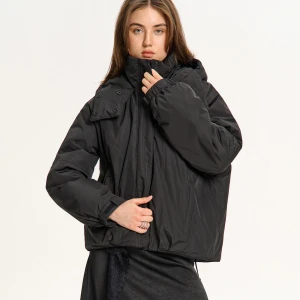 Cropp - Czarna kurtka bomber z regulowanym kapturem - czarny