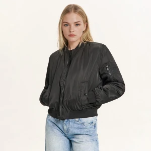 Cropp - Czarna kurtka bomberka - czarny