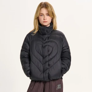 Cropp - Czarna kurtka puffer z motywem serca - czarny
