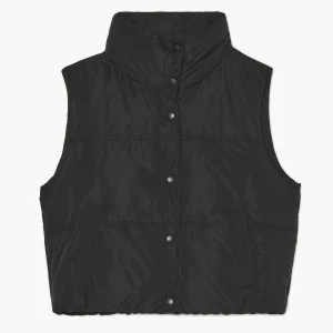 Cropp - Czarna pikowana kamizelka na napy - czarny