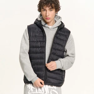 Cropp - Czarna pikowana kamizelka z etui - czarny