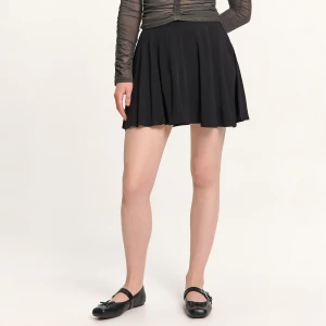 Cropp - Czarna spódniczka mini z wiskozy - czarny