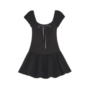 Cropp - Czarna sukienka mini z kokardą - czarny