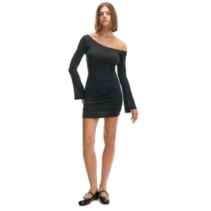 Cropp - Czarna sukienka z asymetrycznym dekoltem - czarny