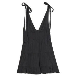 Cropp - Czarna sukienka z ozdobnymi wiązaniami - czarny