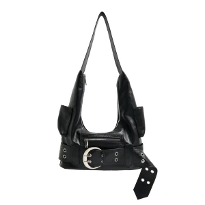 Cropp - Czarna torebka hobo z dekoracyjnym paskiem - czarny