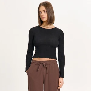 Cropp - Czarna wiskozowa bluzka z marszczeniem - czarny