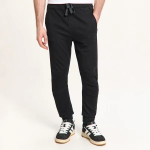 Cropp - Czarne denimowe joggery o sportowym fasonie - czarny