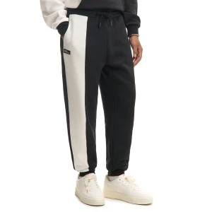 Cropp - Czarne dresowe spodnie z ozdobnym panelem - czarny