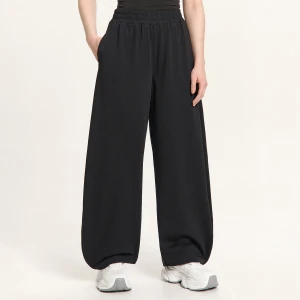 Cropp - Czarne dresy z szeroką nogawką - czarny