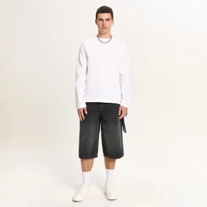 Cropp - Czarne jeansowe spodenki skater - czarny