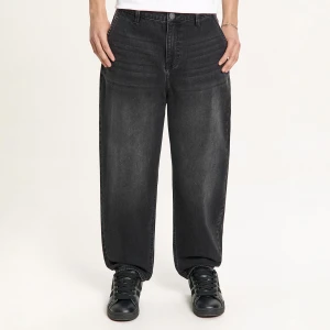 Cropp - Czarne jeansy balloon z efektem sprania - czarny