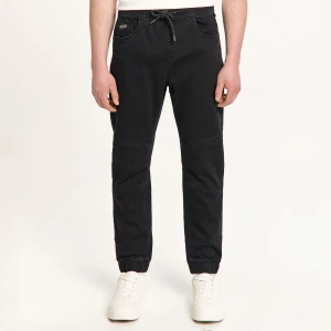 Cropp - Czarne jeansy jogger z efektem sprania - czarny