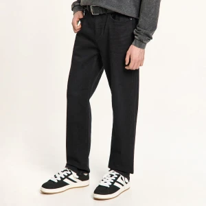 Cropp - Czarne jeansy regular z efektem sprania - czarny