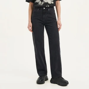 Cropp - Czarne jeansy straight z efektem sprania PETITE - czarny