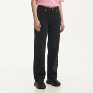 Cropp - Czarne jeansy straight z efektem sprania TALL - czarny