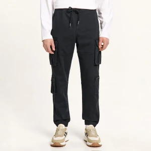 Cropp - Czarne joggery z kieszeniami cargo - czarny