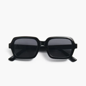 Cropp - Czarne kwadratowe okulary przeciwsłoneczne - czarny