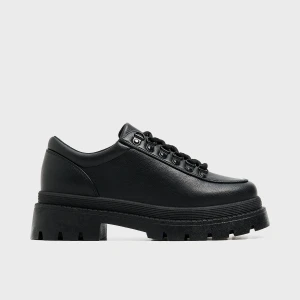 Cropp - Czarne loafersy chunky - czarny
