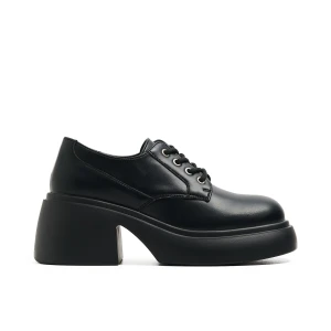 Cropp - Czarne loafersy z imitacji skóry - czarny