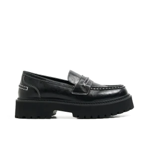 Cropp - Czarne loafersy z imitacji skóry - czarny