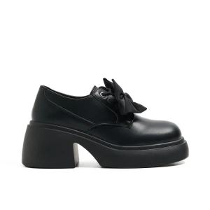Cropp - Czarne loafersy z kokardami - czarny