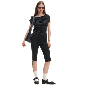 Cropp - Czarne spodnie dresowe capri - czarny