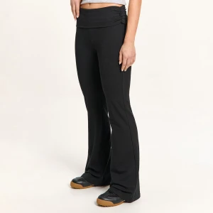 Cropp - Czarne spodnie flare z podwinięciem - czarny