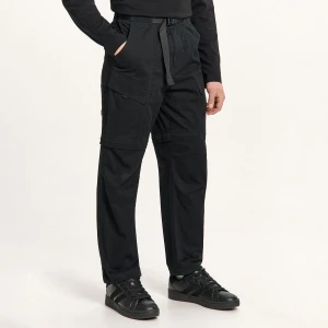 Cropp - Czarne spodnie parachute - czarny