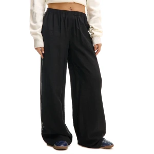 Cropp - Czarne spodnie wide leg z wiskozą - czarny