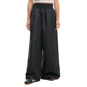 Cropp - Czarne spodnie z satynowym połyskiem - czarny