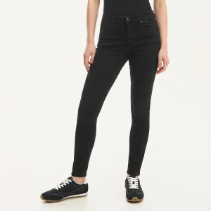 Cropp - Czarne sprane jeansy skinny z kieszeniami PETITE - czarny