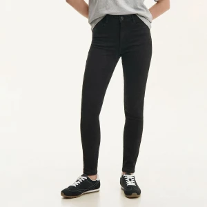 Cropp - Czarne sprane jeansy skinny z kieszeniami TALL - czarny