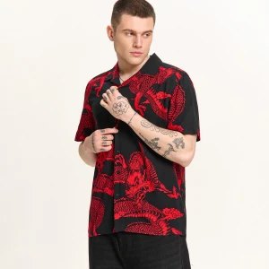 Cropp - Czarno-czerwona koszula ze smokiem - czerwony