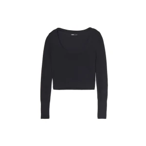 Cropp - Czarny dopasowany sweter - czarny