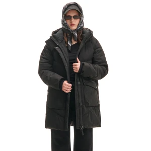 Cropp - Czarny pikowany płaszcz z kapturem - czarny