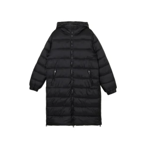 Cropp - Czarny płaszcz puffer z kapturem - czarny