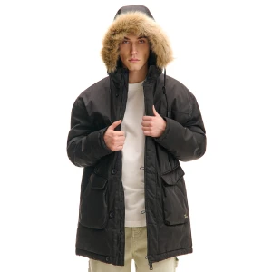 Cropp - Czarny płaszcz z odpinanym futrem - czarny