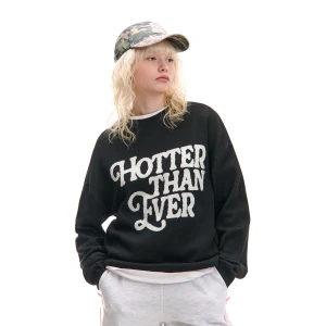 Cropp - Czarny sweter ze sloganem - czarny