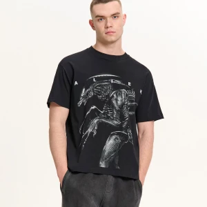 Zdjęcie produktu Cropp - Czarny T-shirt Obcy - czarny