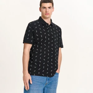 Cropp - Czarny T-shirt polo z figurami szachowymi - czarny