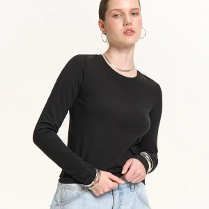Zdjęcie produktu Cropp - Czarny T-shirt regular z długimi rękawami - czarny