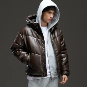 Cropp - Czekoladowa kurtka puffer z imitacji skóry - brązowy