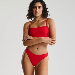 Cropp - Czerwony dół od bikini typu stringi - czerwony