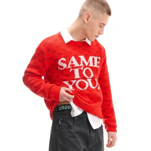 Cropp - Czerwony świąteczny sweter z napisem "SAME TO YOU" - czerwony