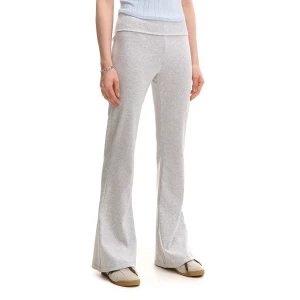 Cropp - Dresowe spodnie flare z podwiniętą talią - jasny szary