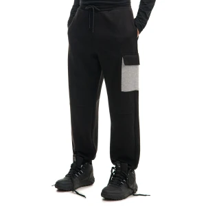 Cropp - Dresowe spodnie z kontrastową kieszenią - czarny