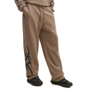 Cropp - Dresowe spodnie z nadrukiem na nogawce - beżowy